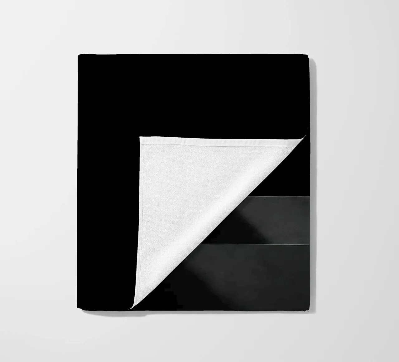 Architecture charnelle à Paris – Ombres en tension serviette de plage de Black & White