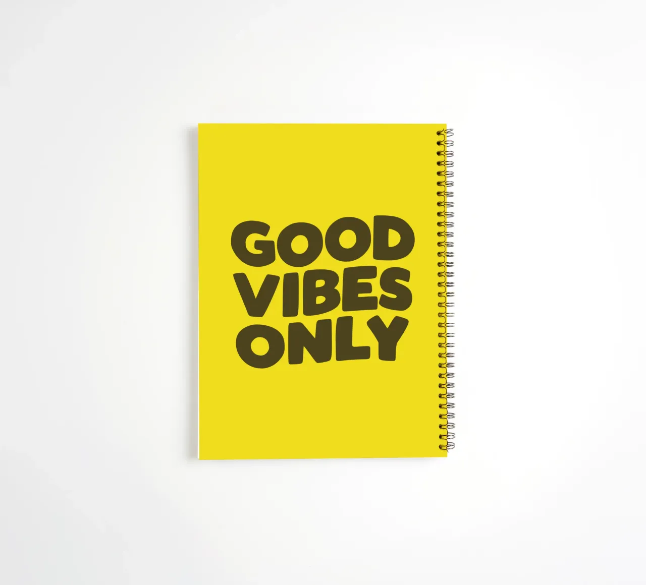 Good Vibes Only Typography Design imprimé en jaune et noir carnet à spirale de THE MOTIVATED TYPE
