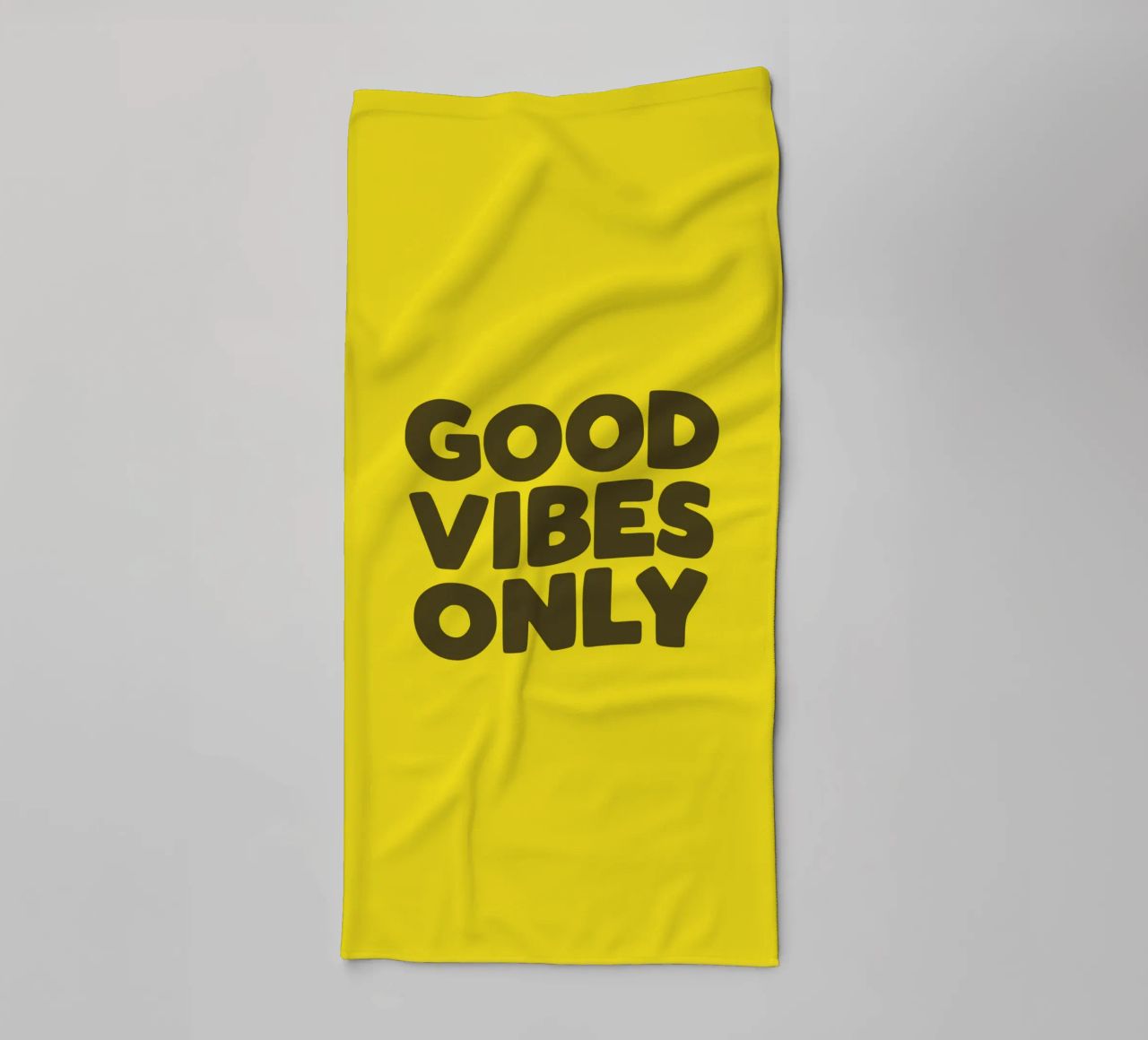 Good Vibes Only Typography Design imprimé en jaune et noir serviette de bain de THE MOTIVATED TYPE