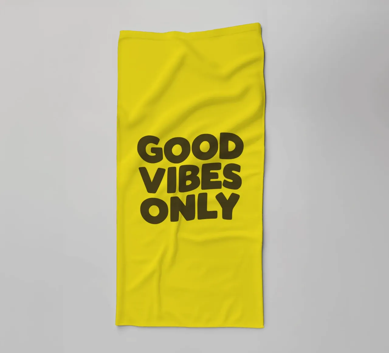 Good Vibes Only Typography Design imprimé en jaune et noir serviette de bain de THE MOTIVATED TYPE