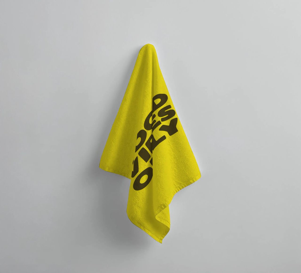Good Vibes Only Typography Design imprimé en jaune et noir serviette de bain de THE MOTIVATED TYPE