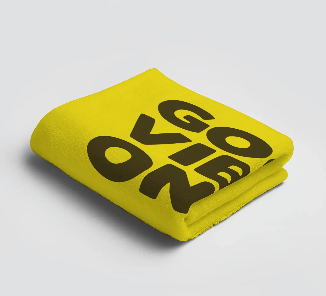 Design con stampa tipografica Good Vibes Only in giallo nero asciugamano da bagno da THE MOTIVATED TYPE