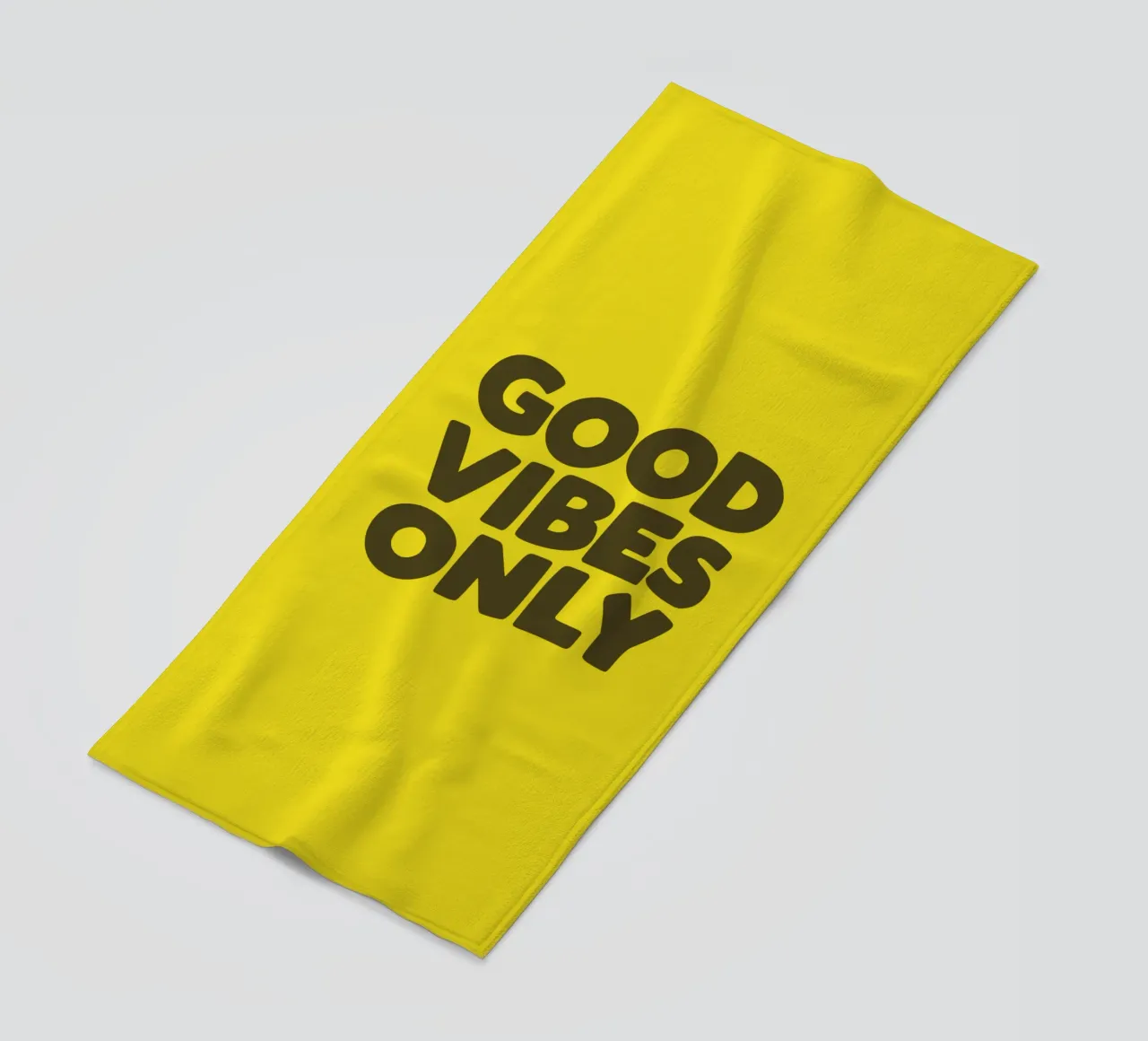 Good Vibes Only Typography Design imprimé en jaune et noir serviette de plage de THE MOTIVATED TYPE