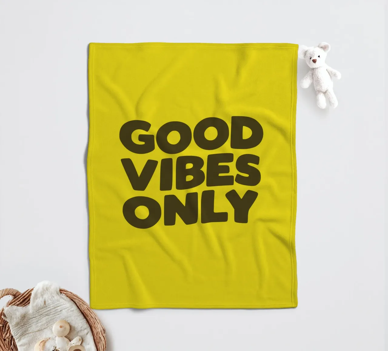 Good Vibes Only Typography Design imprimé en jaune et noir plaid polaire de THE MOTIVATED TYPE