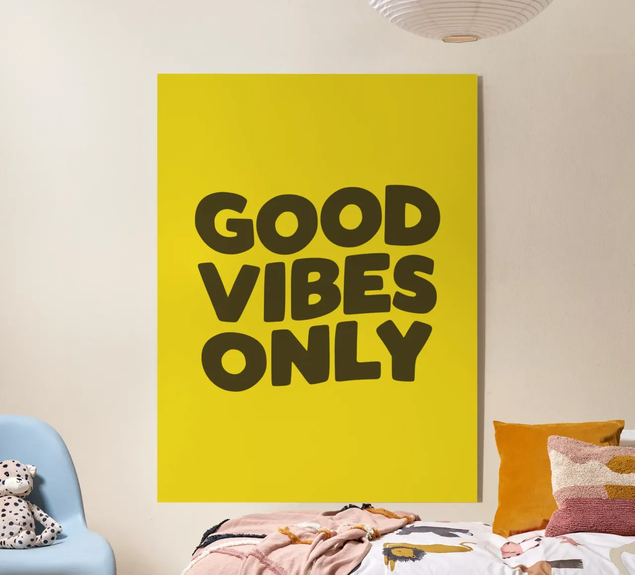 Good Vibes Only Typography Design imprimé en jaune et noir plexiglas de THE MOTIVATED TYPE