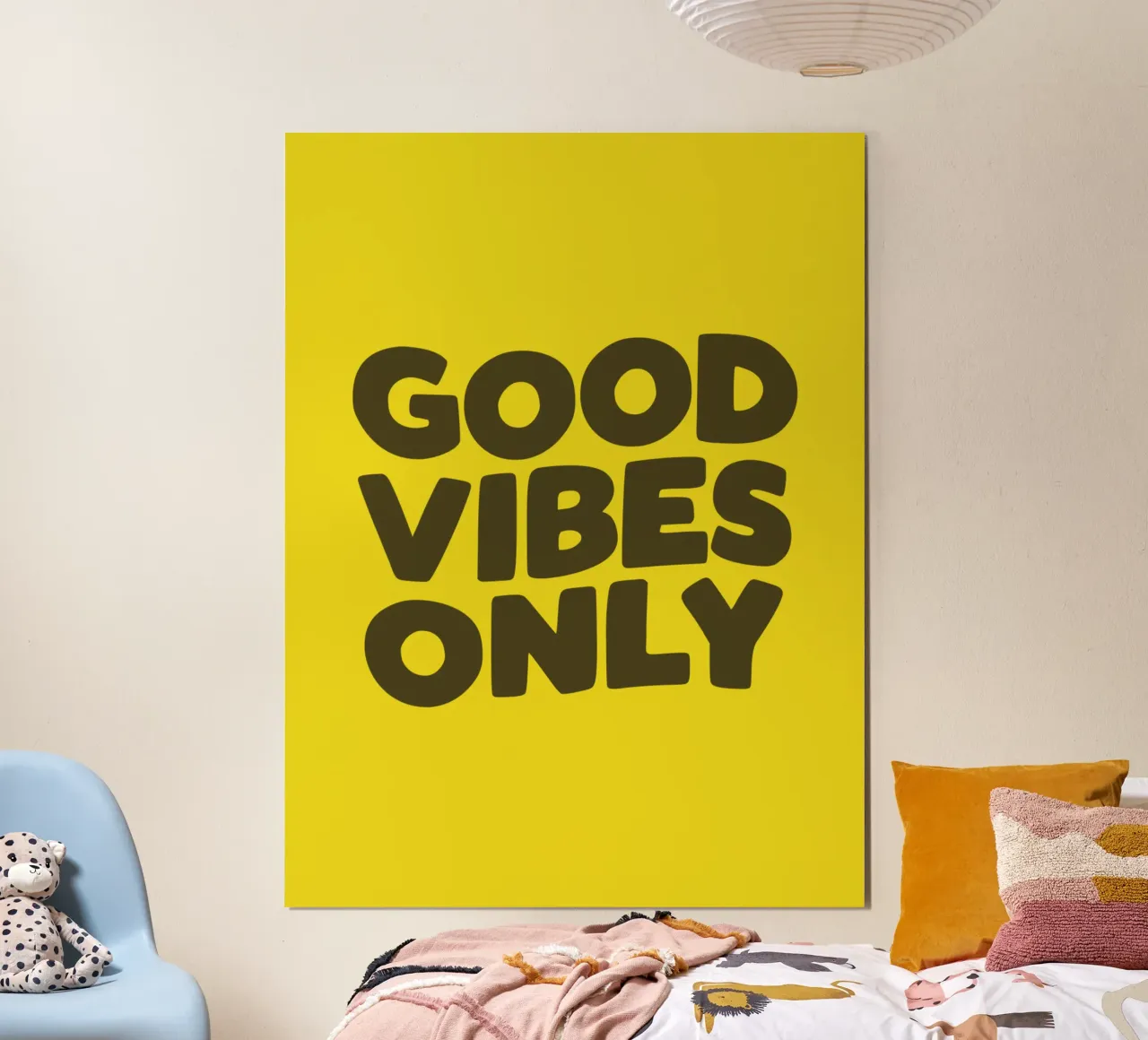Good Vibes Only Typography Design imprimé en jaune et noir poster de THE MOTIVATED TYPE