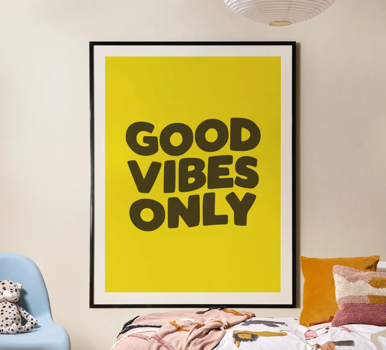 Good Vibes Only Typography Design imprimé en jaune et noir poster de THE MOTIVATED TYPE