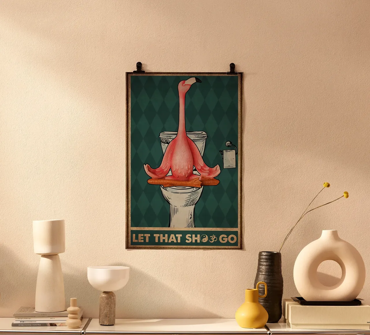 Yoga Let That Shit Go Flamingo Poster mit Kunststoffrahmen von Aaronshop