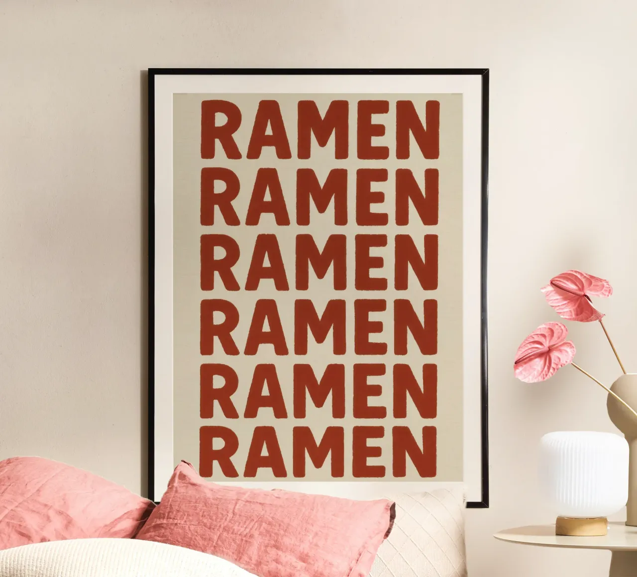 Parola di ramen tipografia in grassetto poster con telaio in legno da Peaches Art Prints