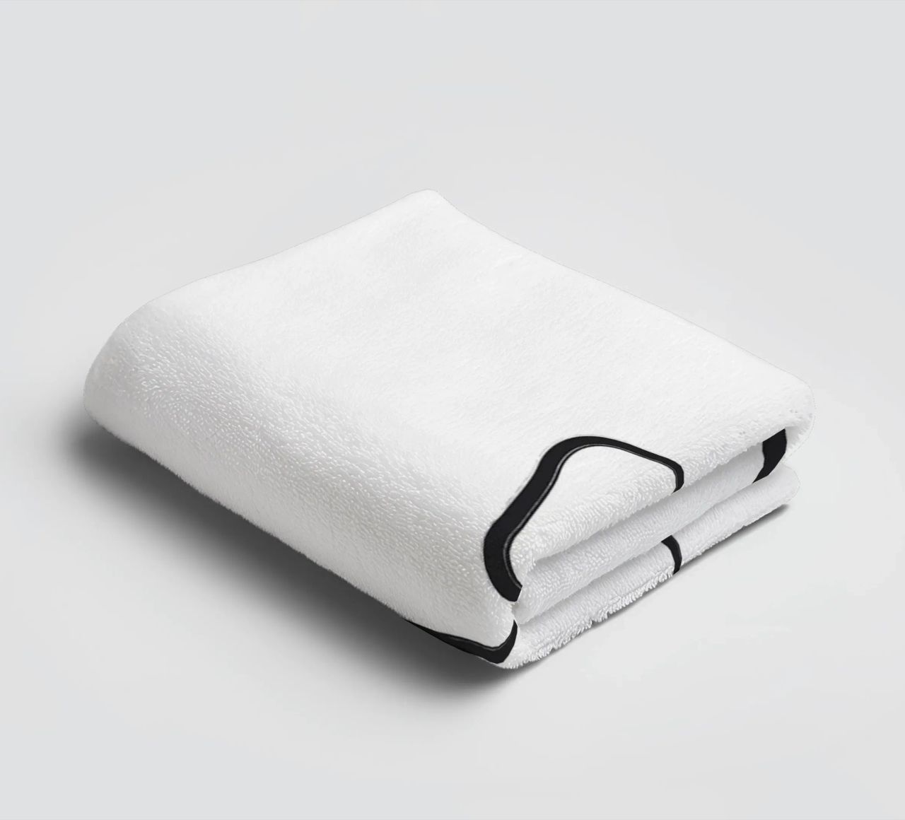 Schwarze Striche 2 Handtuch von NouveauPrints