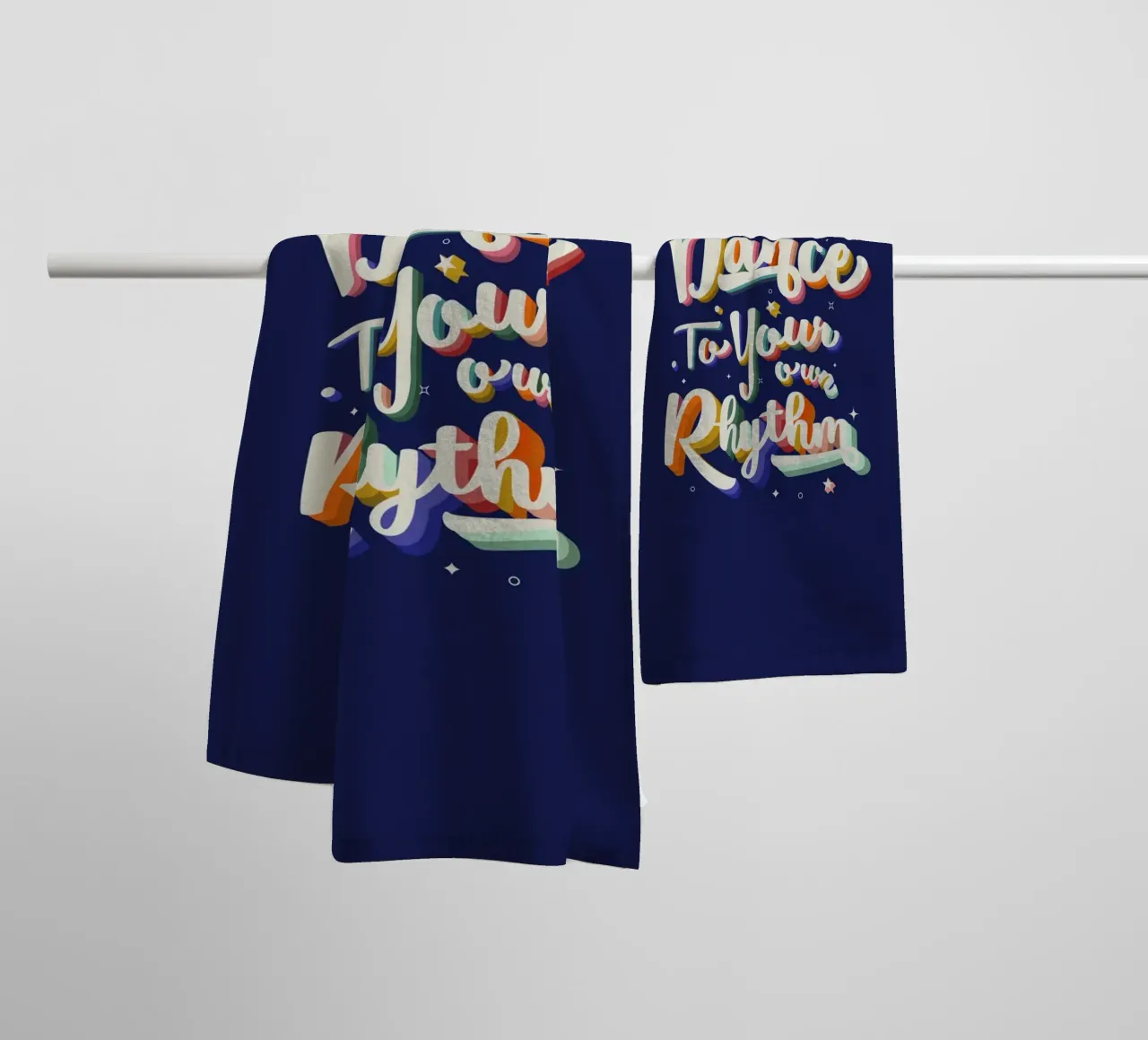 Tanze zu deinem eigenen Rhythmus Retro Bright Text Handtuch von showmemars