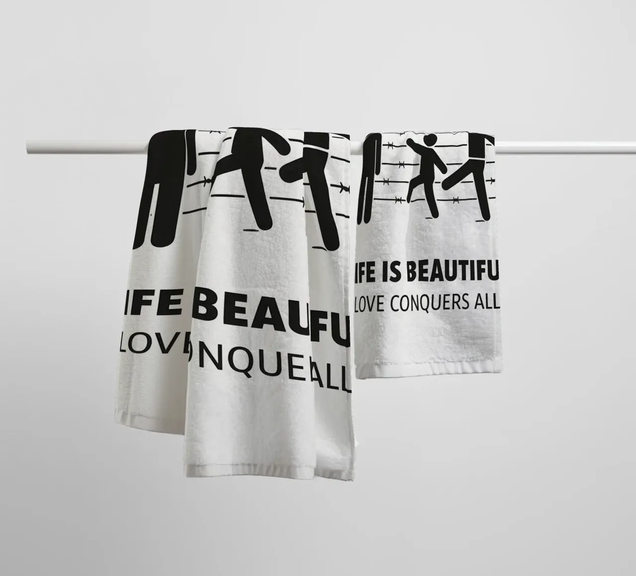Life is Beautiful Print asciugamano da bagno da MoviesArt