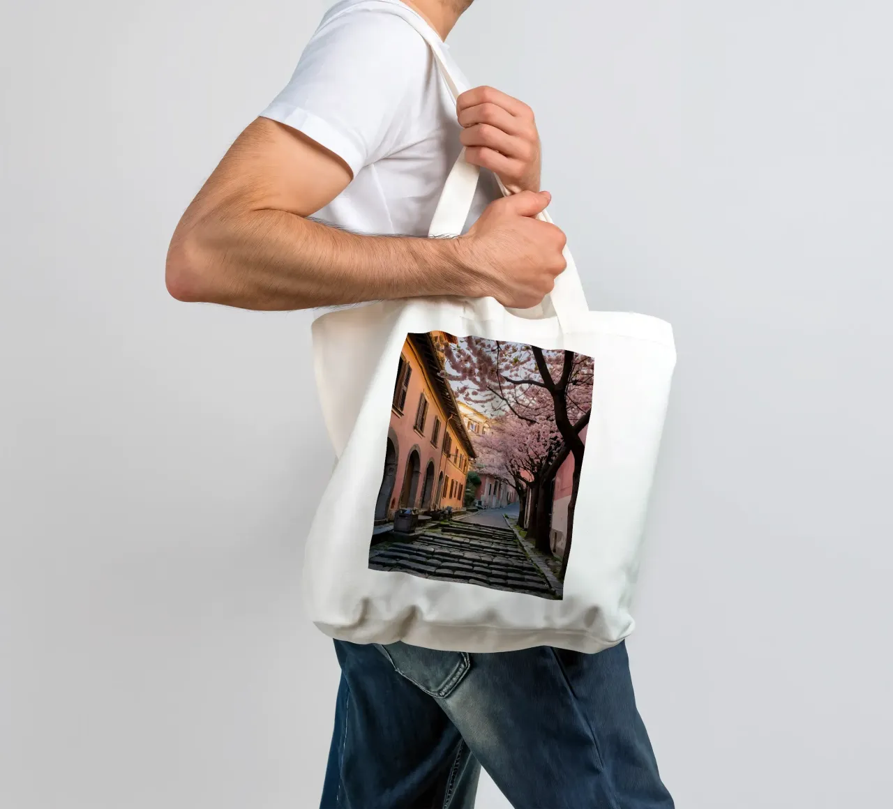 Passeggiando in un vicolo panoramico ornato di fiori di ciliegio borsa in juta da DesignDoodle