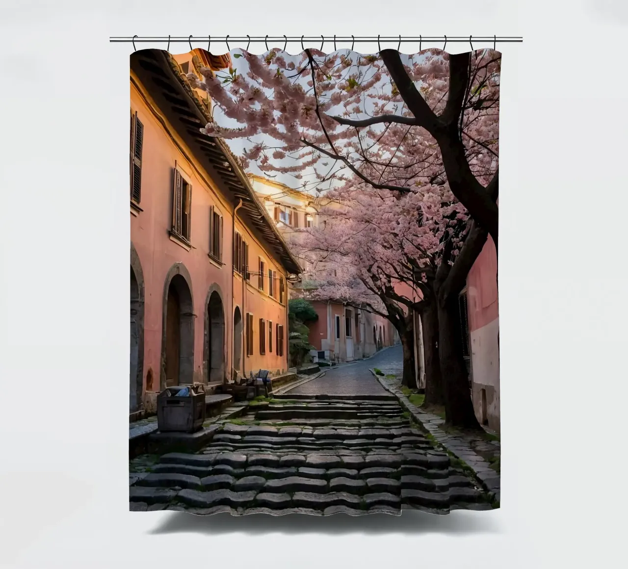 Passeggiando in un vicolo panoramico ornato di fiori di ciliegio tenda da doccia da DesignDoodle
