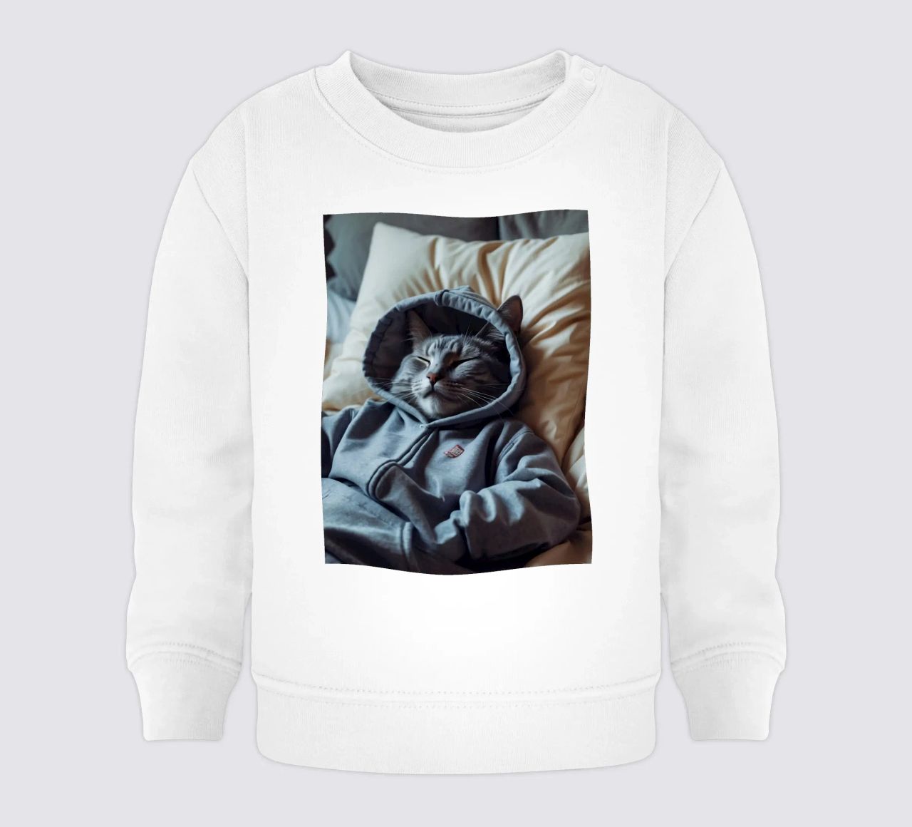 Gato descansando cómodamente en una sudadera con capucha sobre una suave almohada sudadera de bebé de DesignDoodle