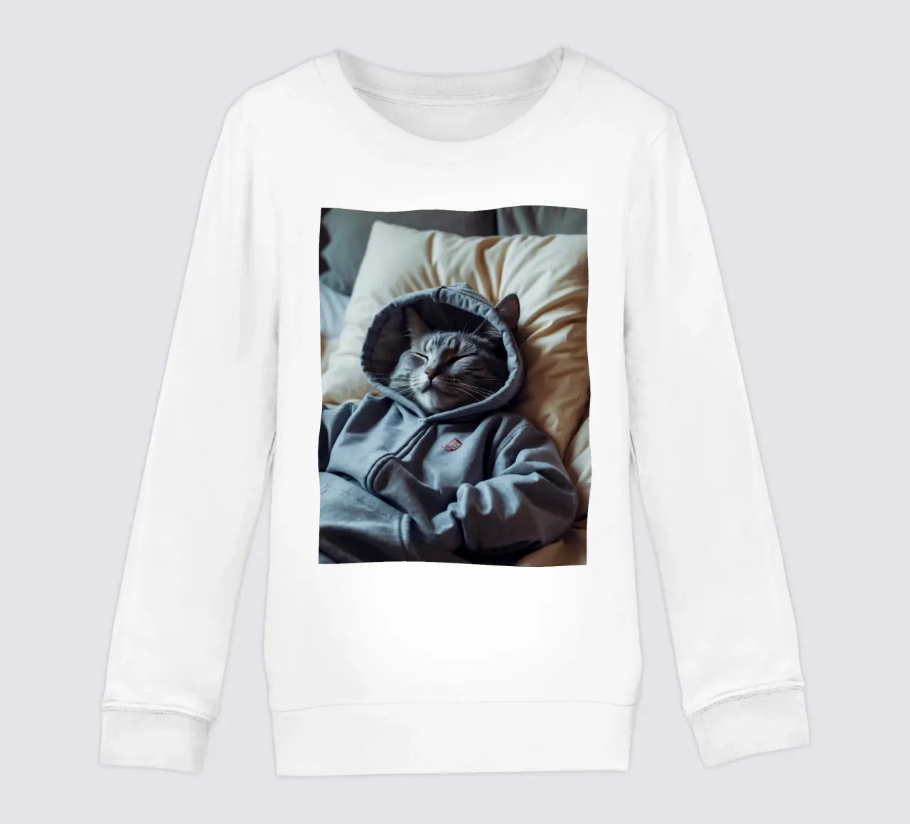 Gato descansando cómodamente en una sudadera con capucha sobre una suave almohada sudadera para niño de DesignDoodle
