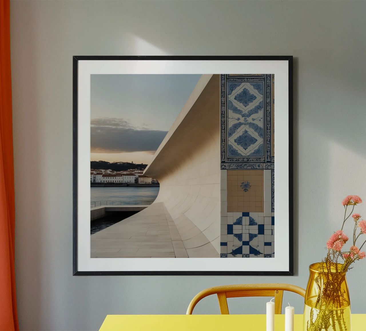 L'architecture moderne contraste avec les tuiles traditionnelles poster de DesignDoodle
