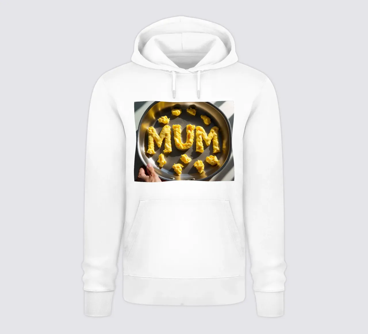 Festeggiamo la mamma con uova strapazzate a forma di lettere in una felpa con cappuccio da DesignDoodle