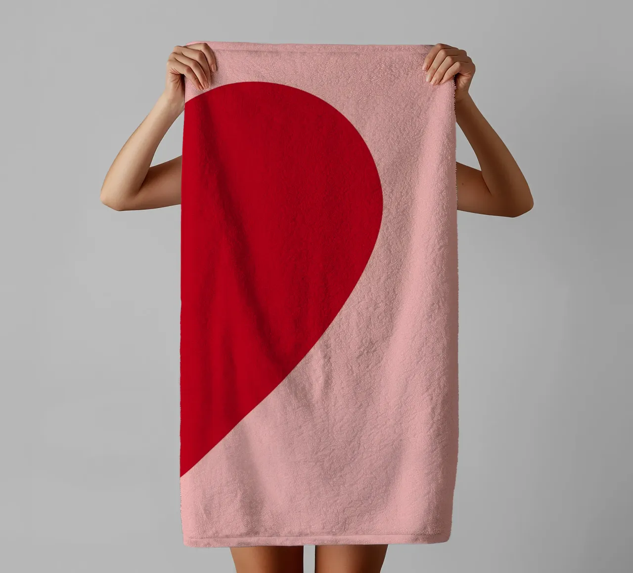 Minimalistische liefdesprint "Half Heart" - Modern & Zoet badhanddoek van ClubArt