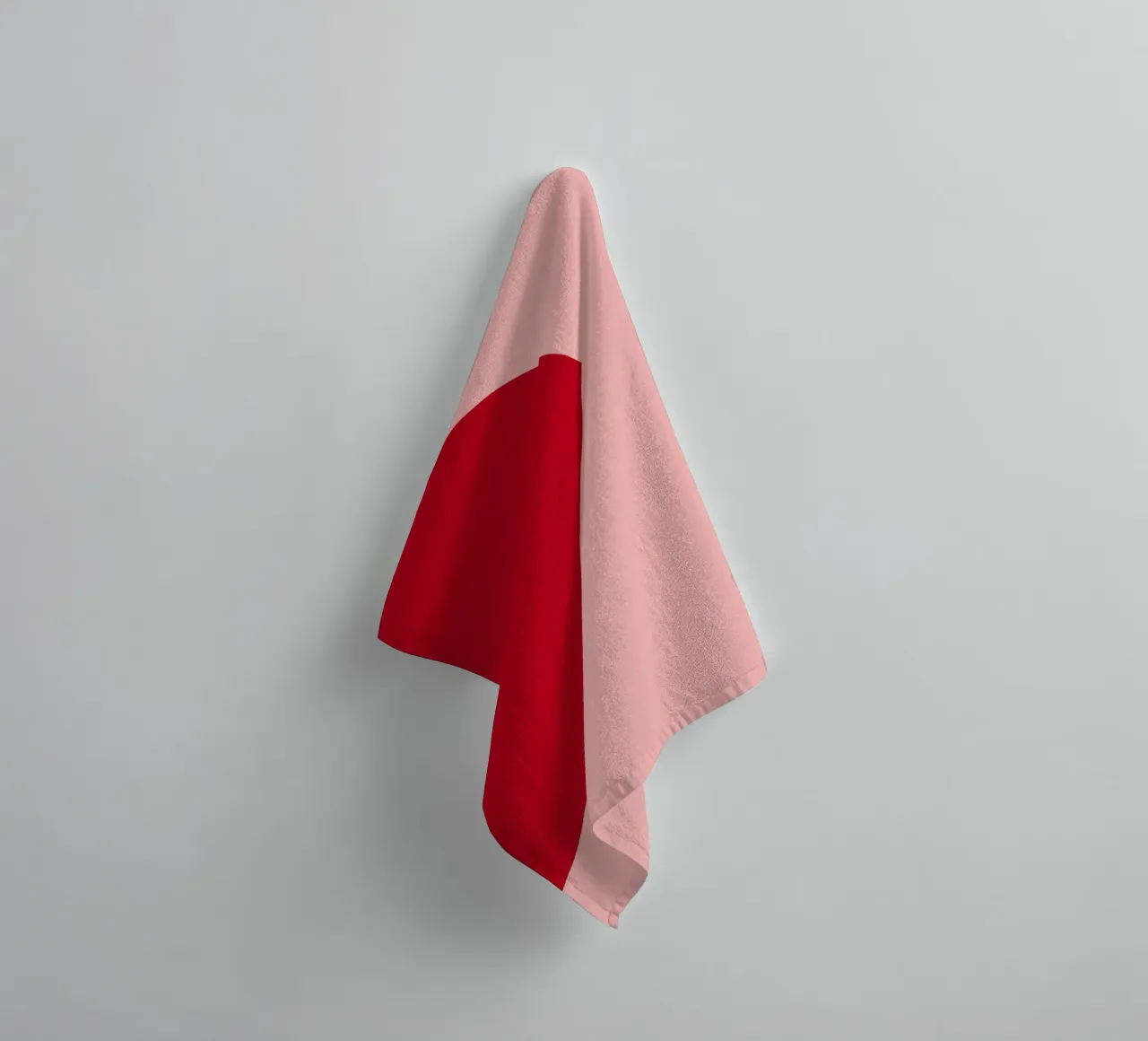Minimalistische liefdesprint "Half Heart" - Modern & Zoet badhanddoek van ClubArt