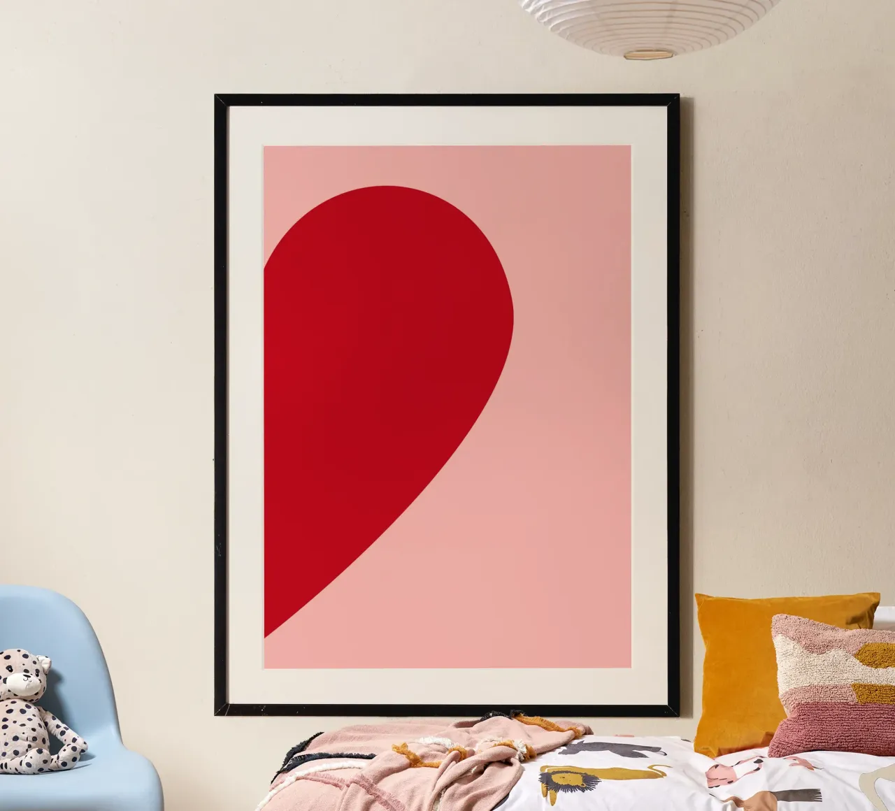 "Halbes Herz" Minimalistische Liebe Kunstdruck - Modern & Süß Poster mit Kunststoffrahmen von ClubArt