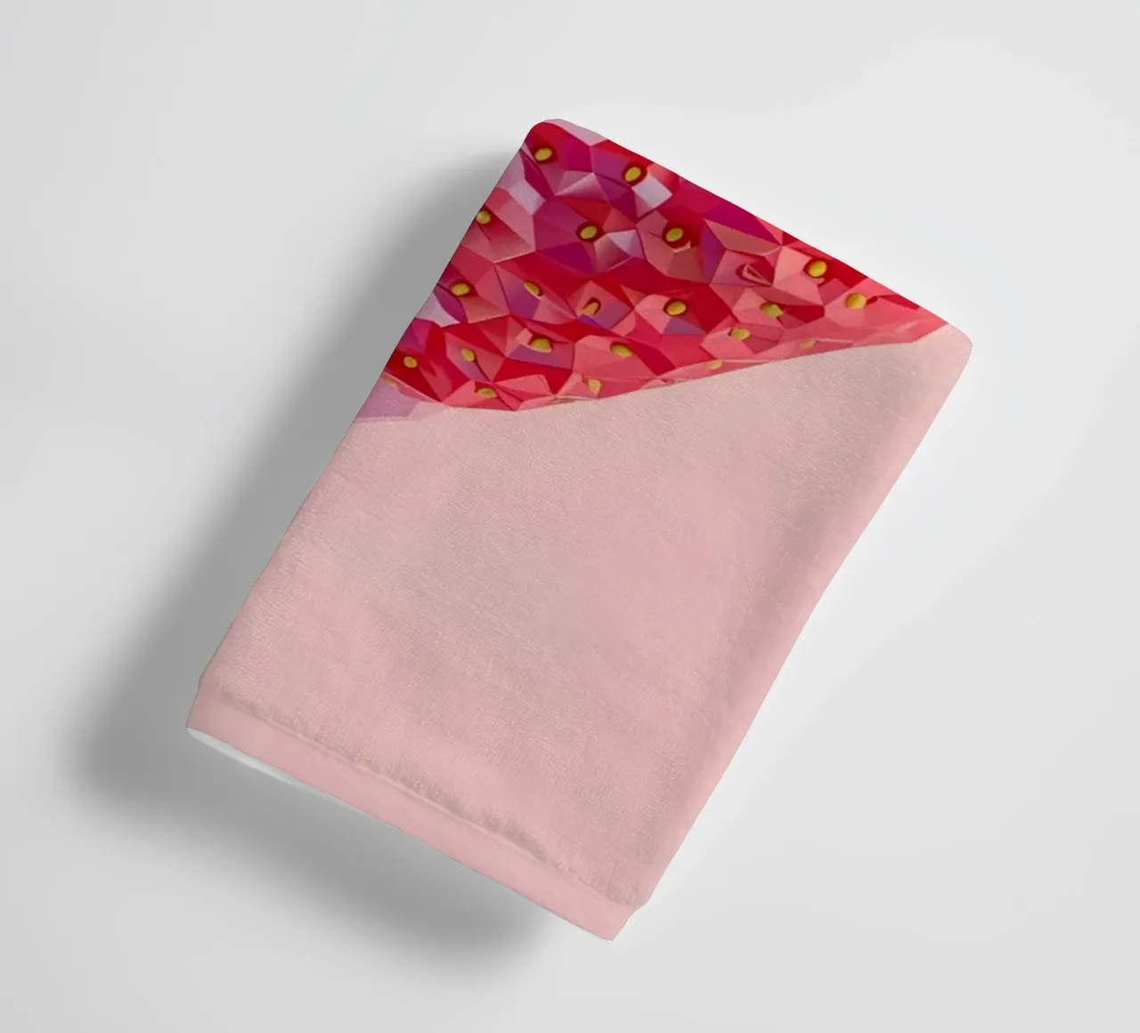 Impression Pop Art "Geometric Strawberry" - Douceur et modernité serviette de bain de ClubArt