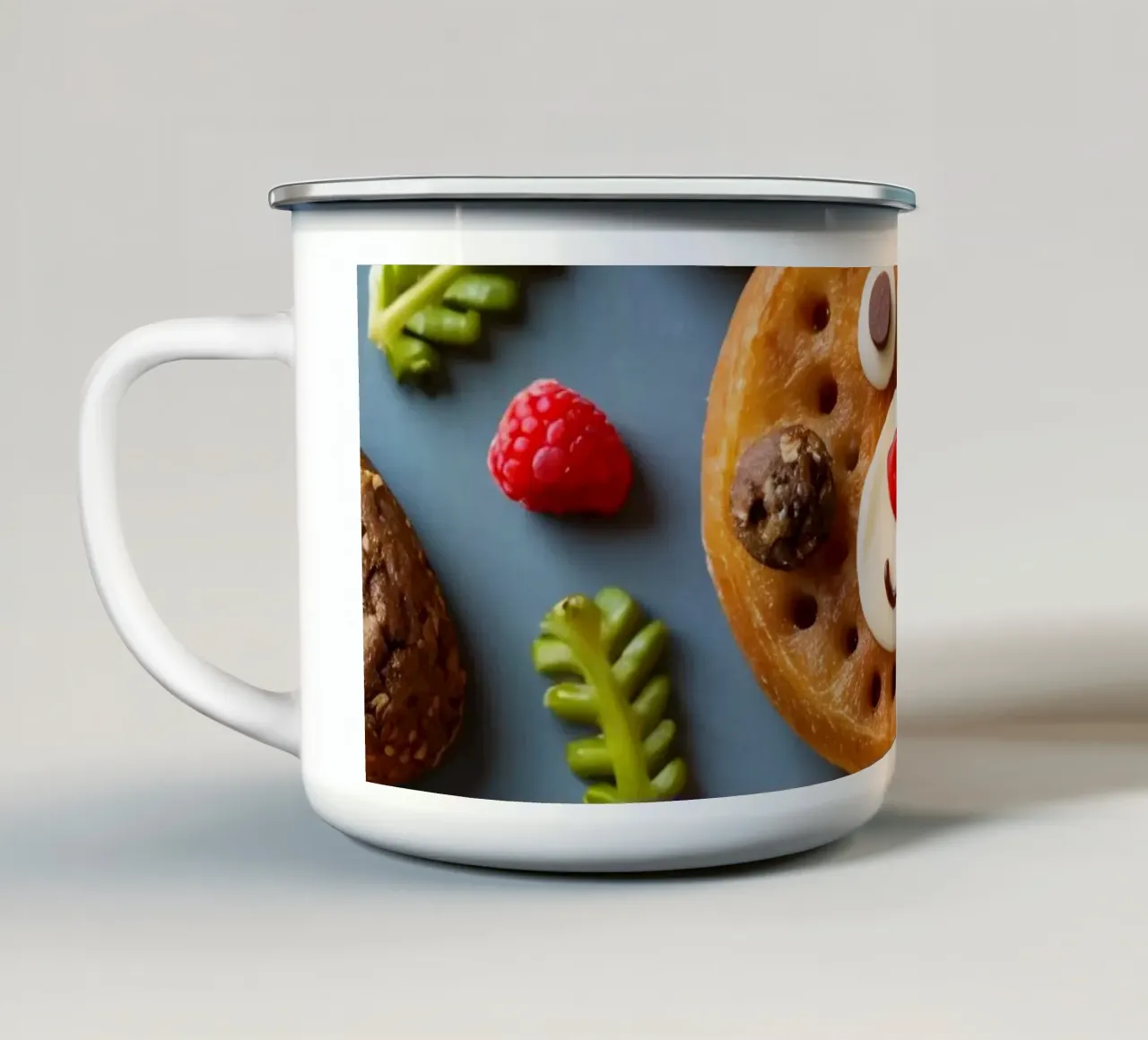Festoso assortimento di biscotti natalizi a forma di alce tazza in smalto da DesignDoodle