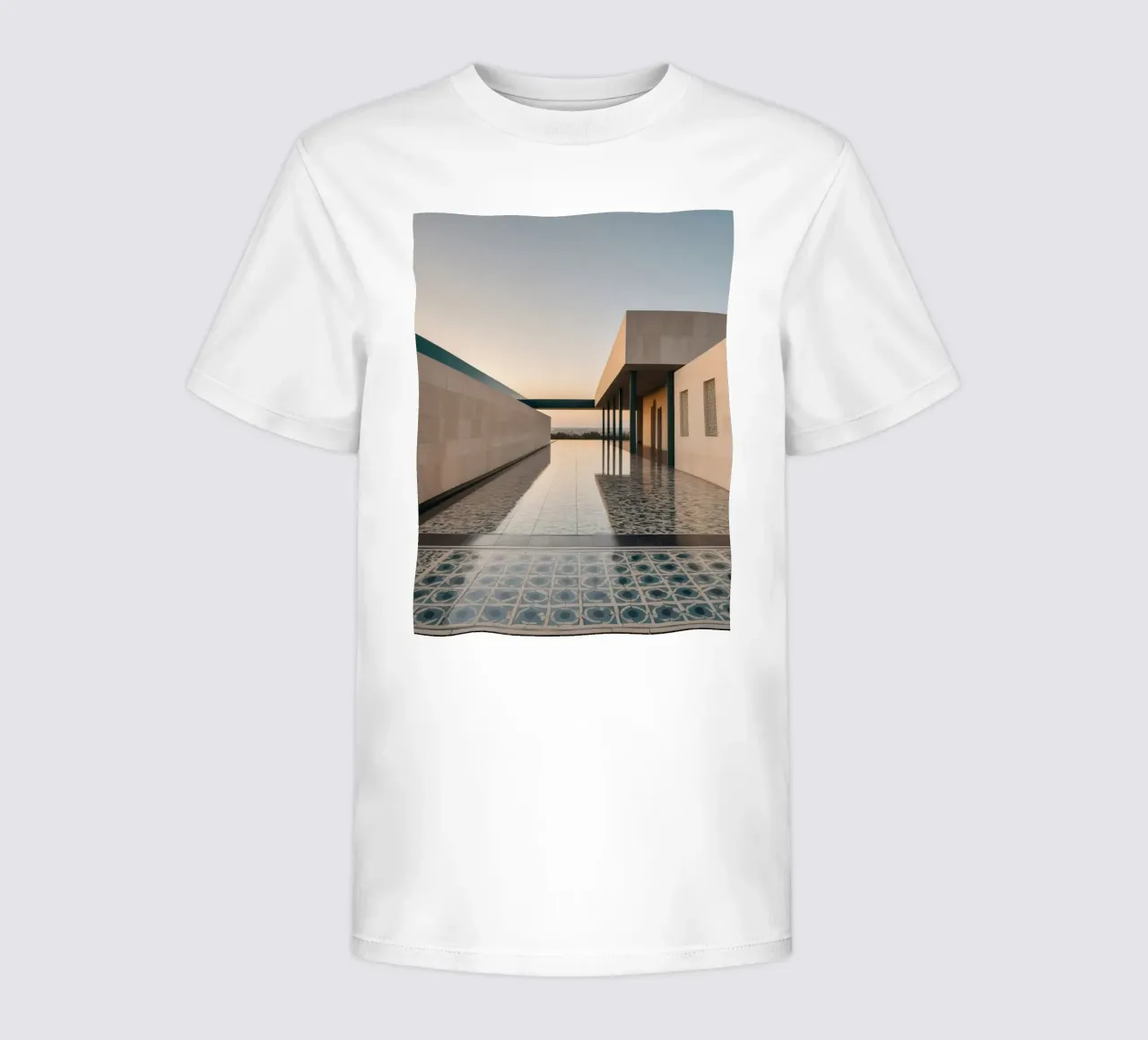 Il design architettonico moderno mette in mostra l'intricato motivo delle piastrelle t-shirt bambini da DesignDoodle
