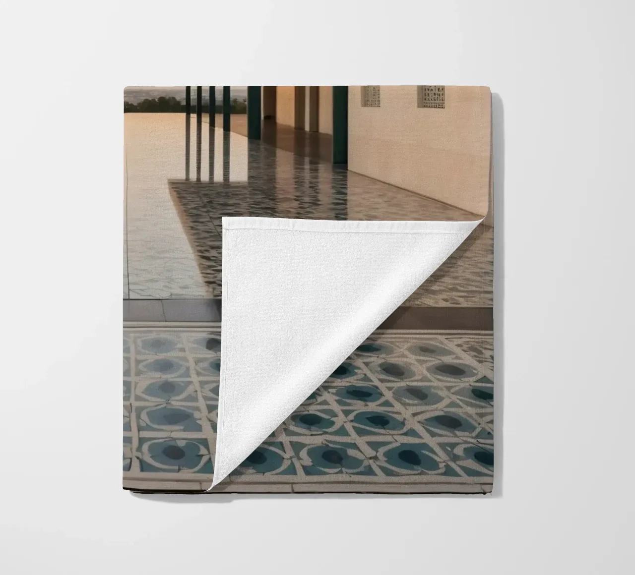 Il design architettonico moderno mette in mostra l'intricato motivo delle piastrelle telo mare da DesignDoodle