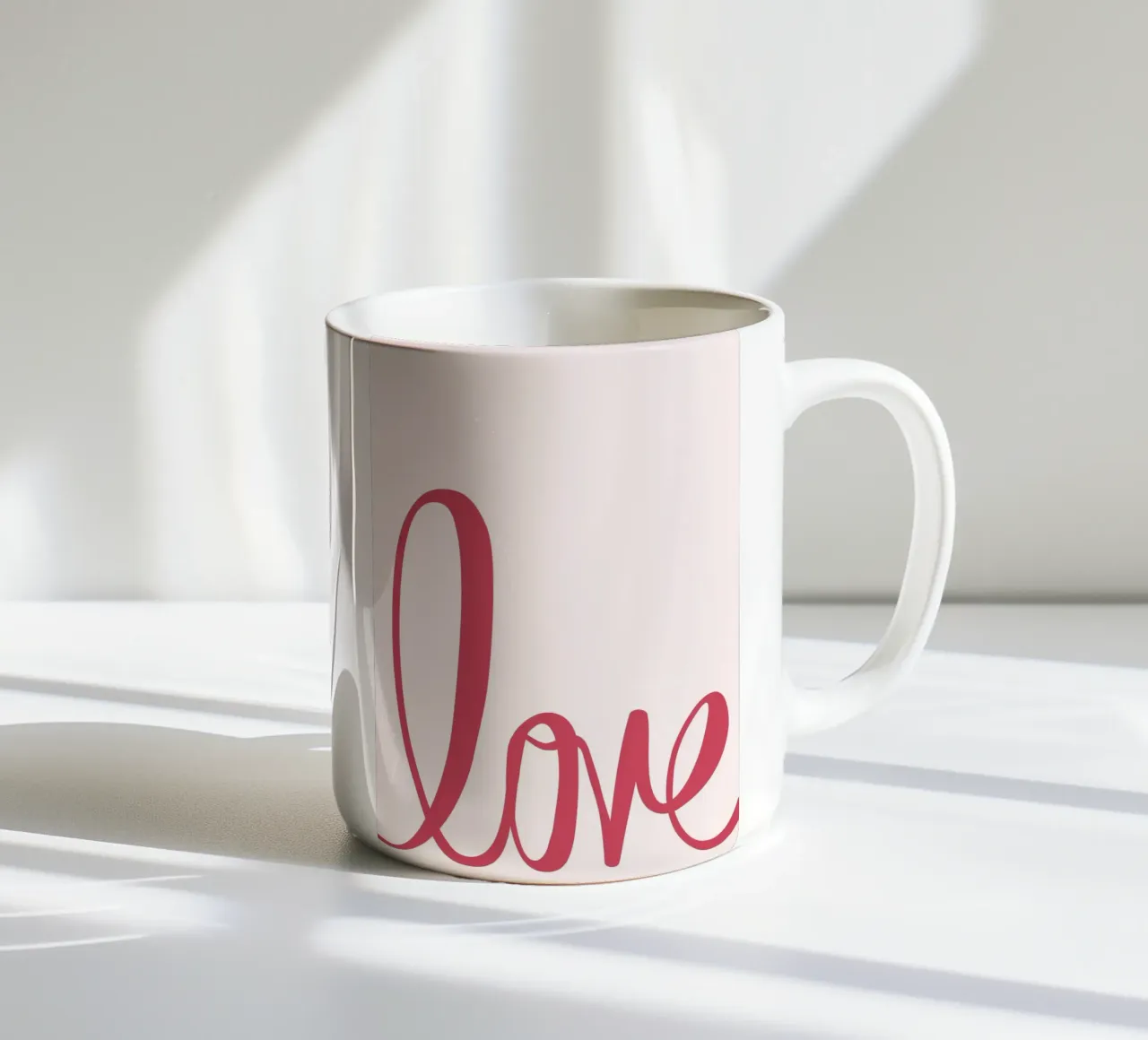 Kunstdruk "Love" Elegant Script - Minimalistisch & Romantisch keramische mok van ClubArt