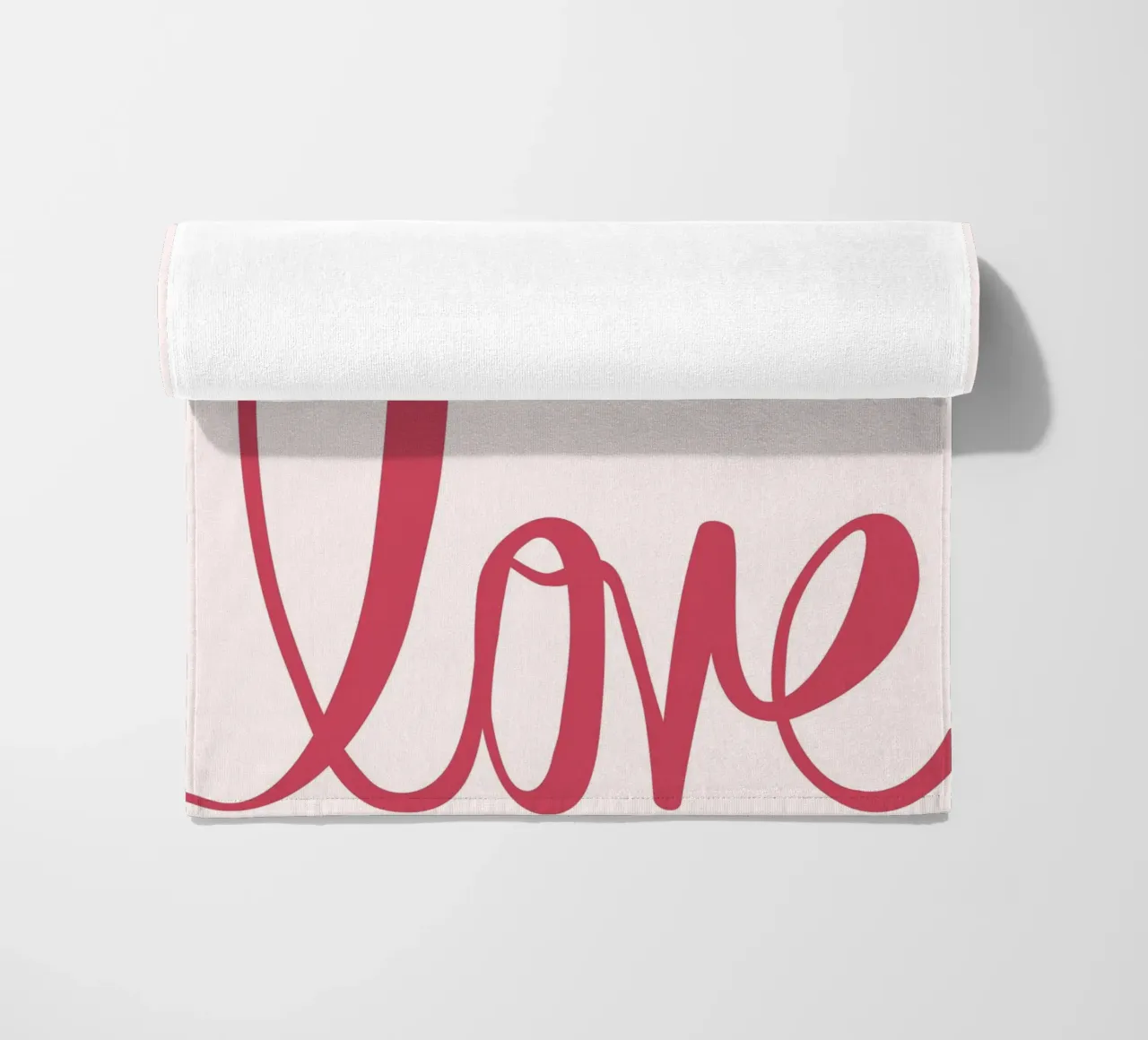 Kunstdruk "Love" Elegant Script - Minimalistisch & Romantisch strandhanddoek van ClubArt