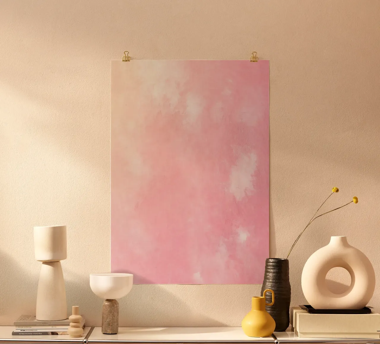 Texture astratta ad acquerello "Soft Pink Haze" - Sereno e tranquillo poster con telaio in legno da ClubArt