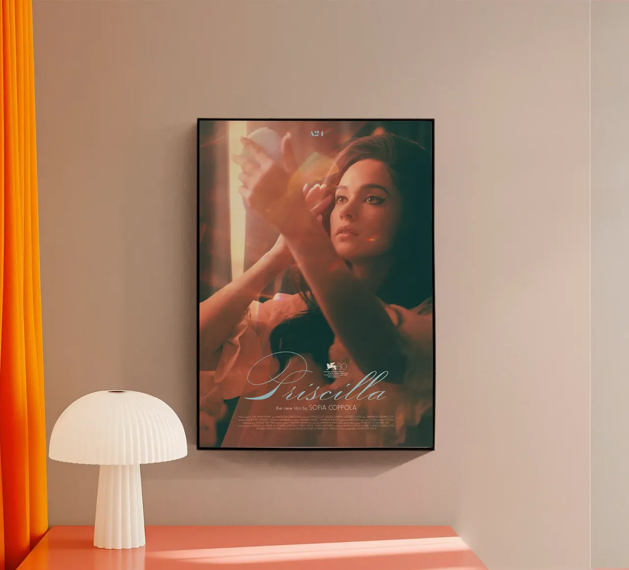 Priscilla plexiglass da Attaboy Dsgn