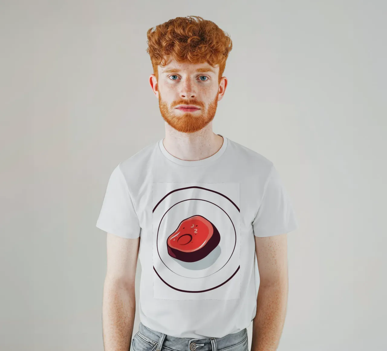 Sappige steak op een wit bord met een eenvoudig ontwerp t-shirt van DesignDoodle