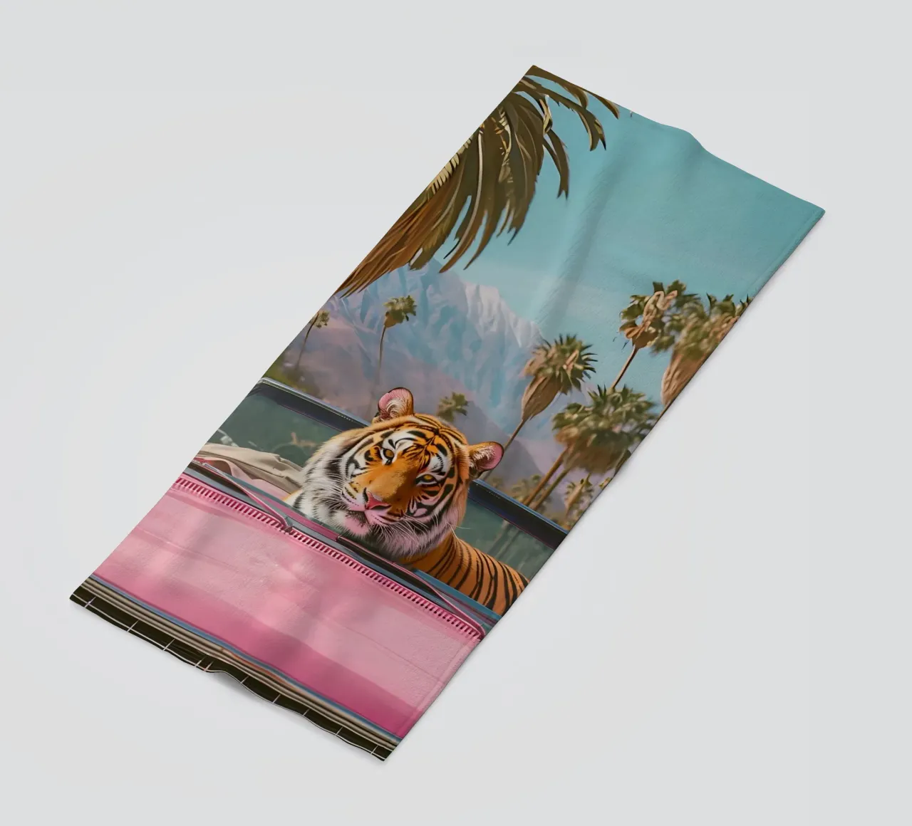 Palm Springs Dream - Tigre pop art, convertibile retrò, deser telo mare da ClubArt