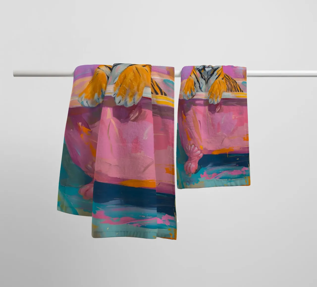 Speelse tijger in bad Pop Art Print - Vet dier badhanddoek van ClubArt