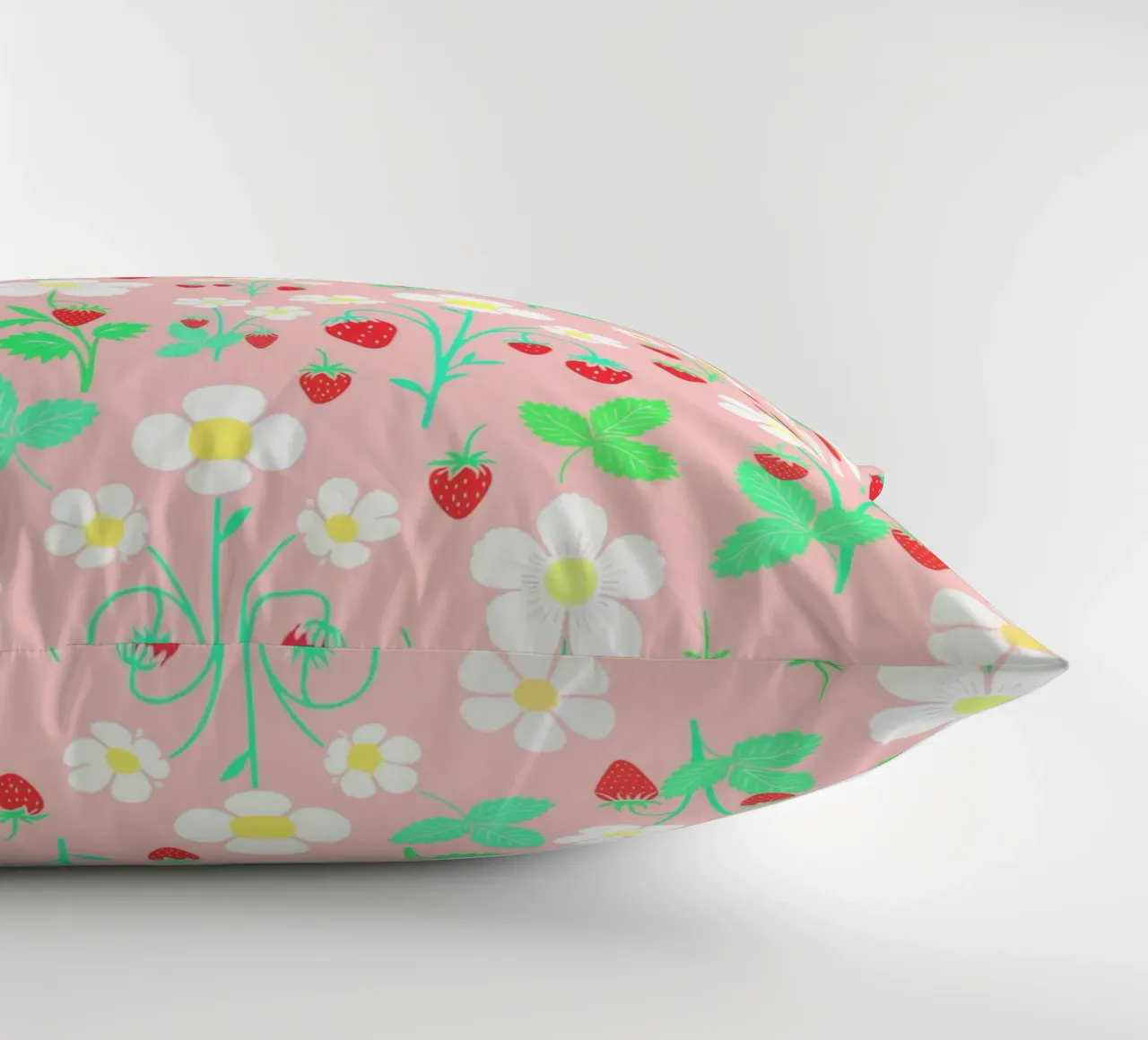 Fragole selvatiche rosa confetto cuscino da SilverPegasus