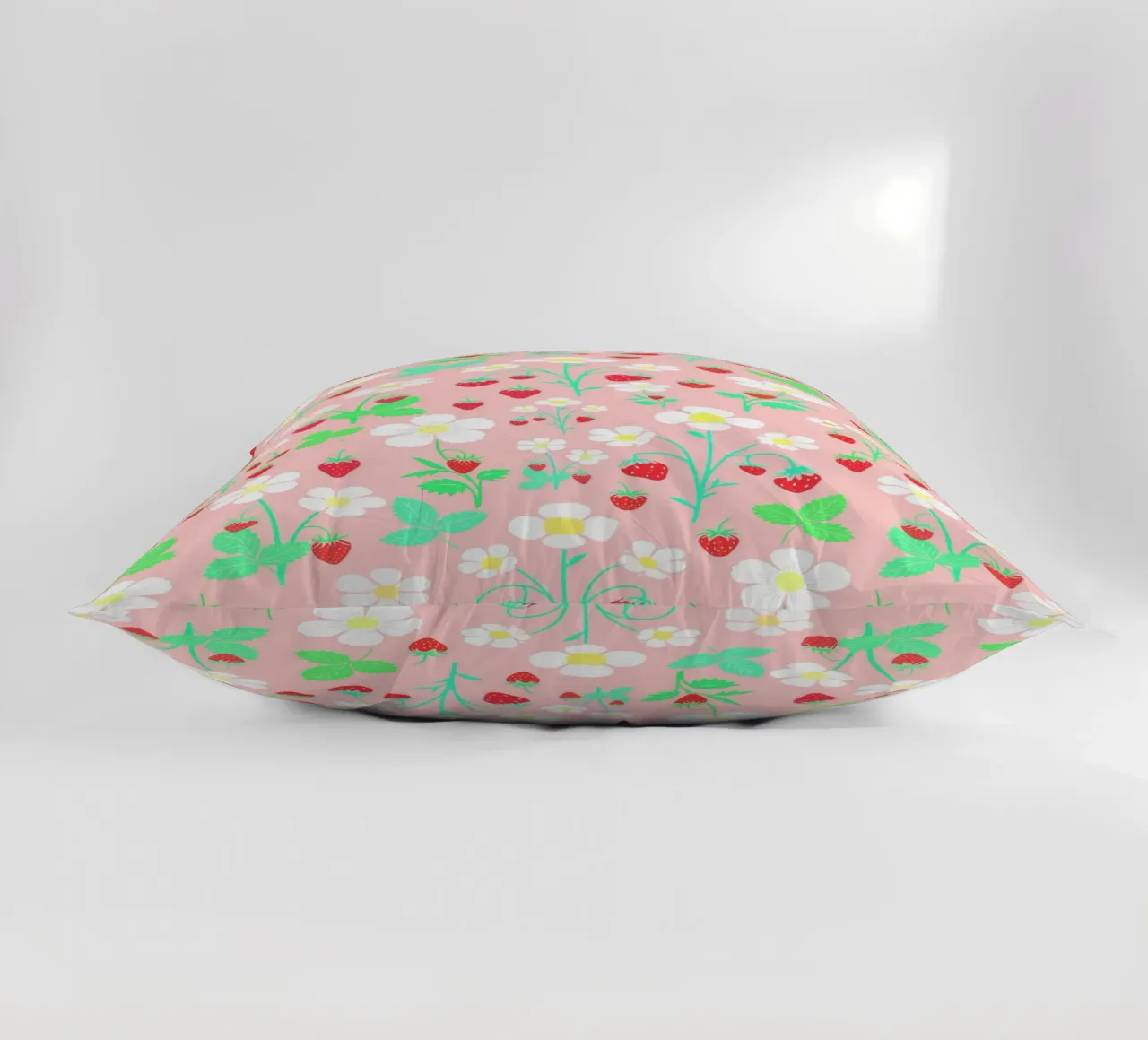 Fragole selvatiche rosa confetto cuscino da SilverPegasus