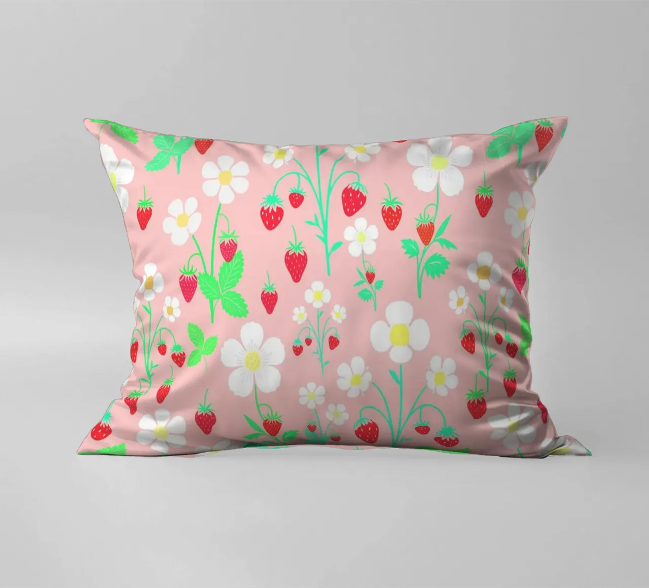 Fragole selvatiche rosa confetto cuscino da SilverPegasus