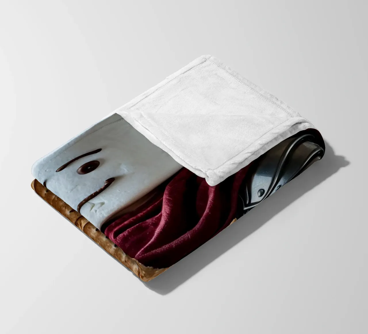 cavaliere di marshmallow che regge uno scudo di pan di zenzero coperta in pile da DesignDoodle