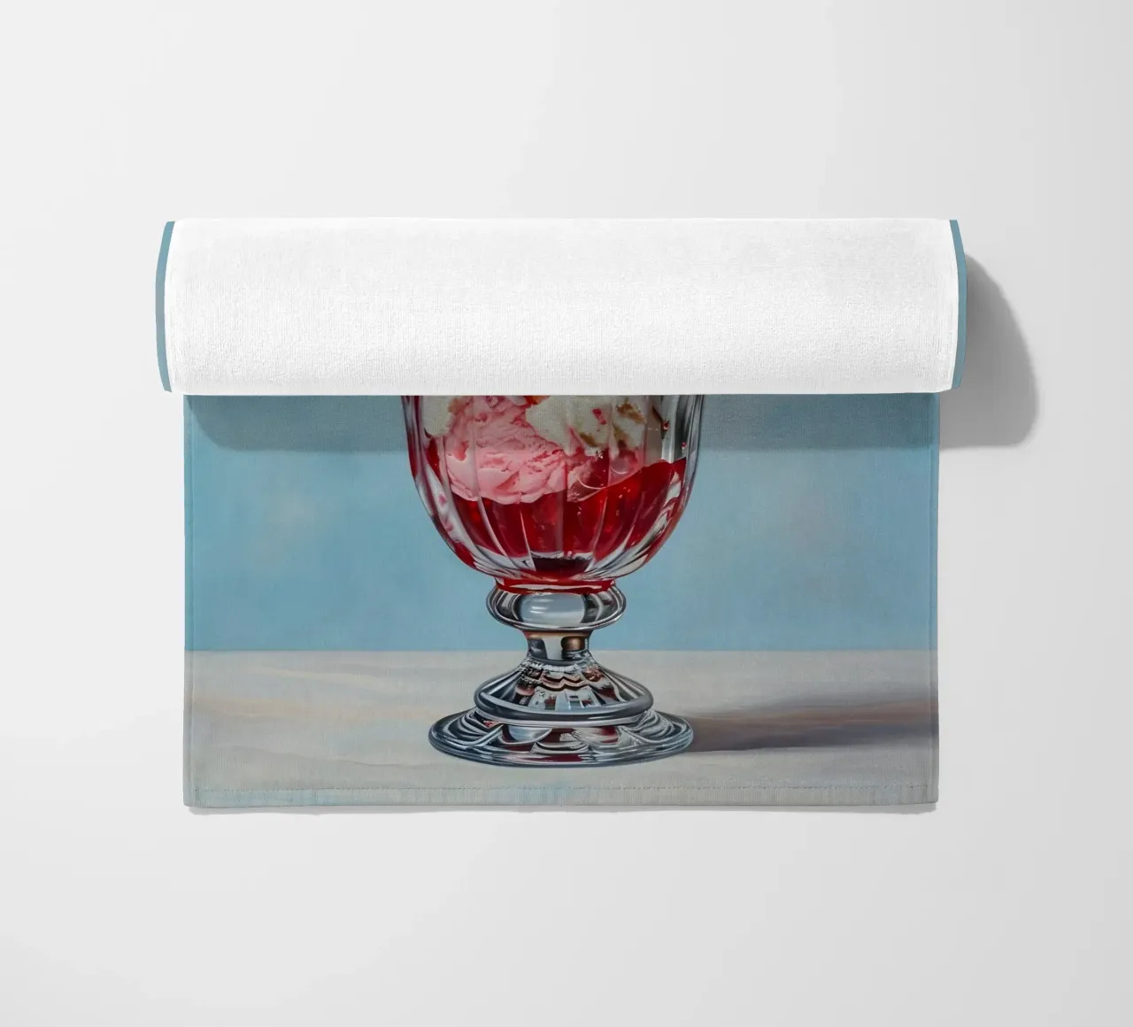 Sundae alla fragola - Stampa d'arte iperrealistica sul dessert telo mare da ClubArt