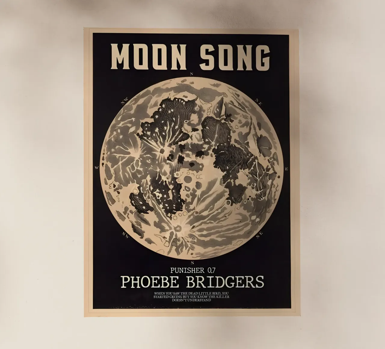 Moon Song – Phoebe Bridgers pellicola backlit da Attaboy Dsgn