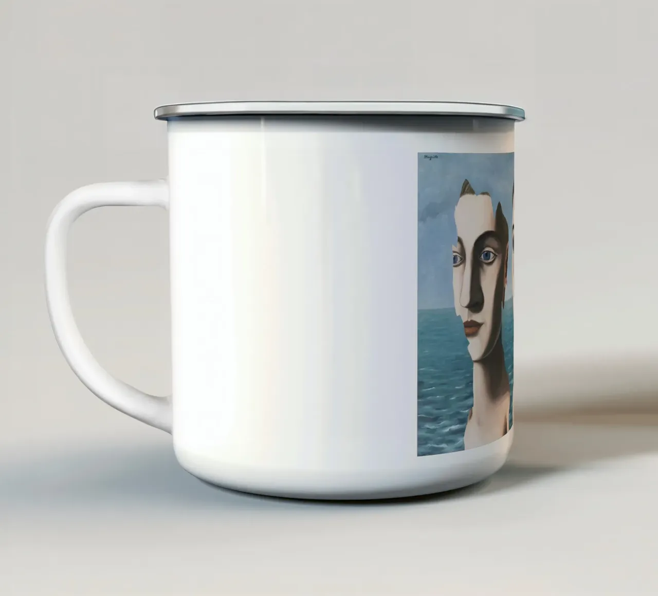 "Il doppio segreto" (Le Double Secret) di René Magritte tazza in smalto da Classic Art Prints