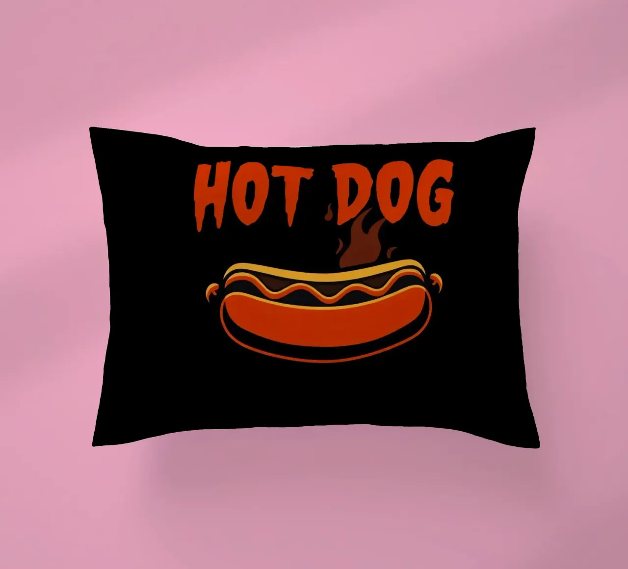Design grafico di hot dog con lettere in grassetto e colori vivaci cuscino da DesignDoodle