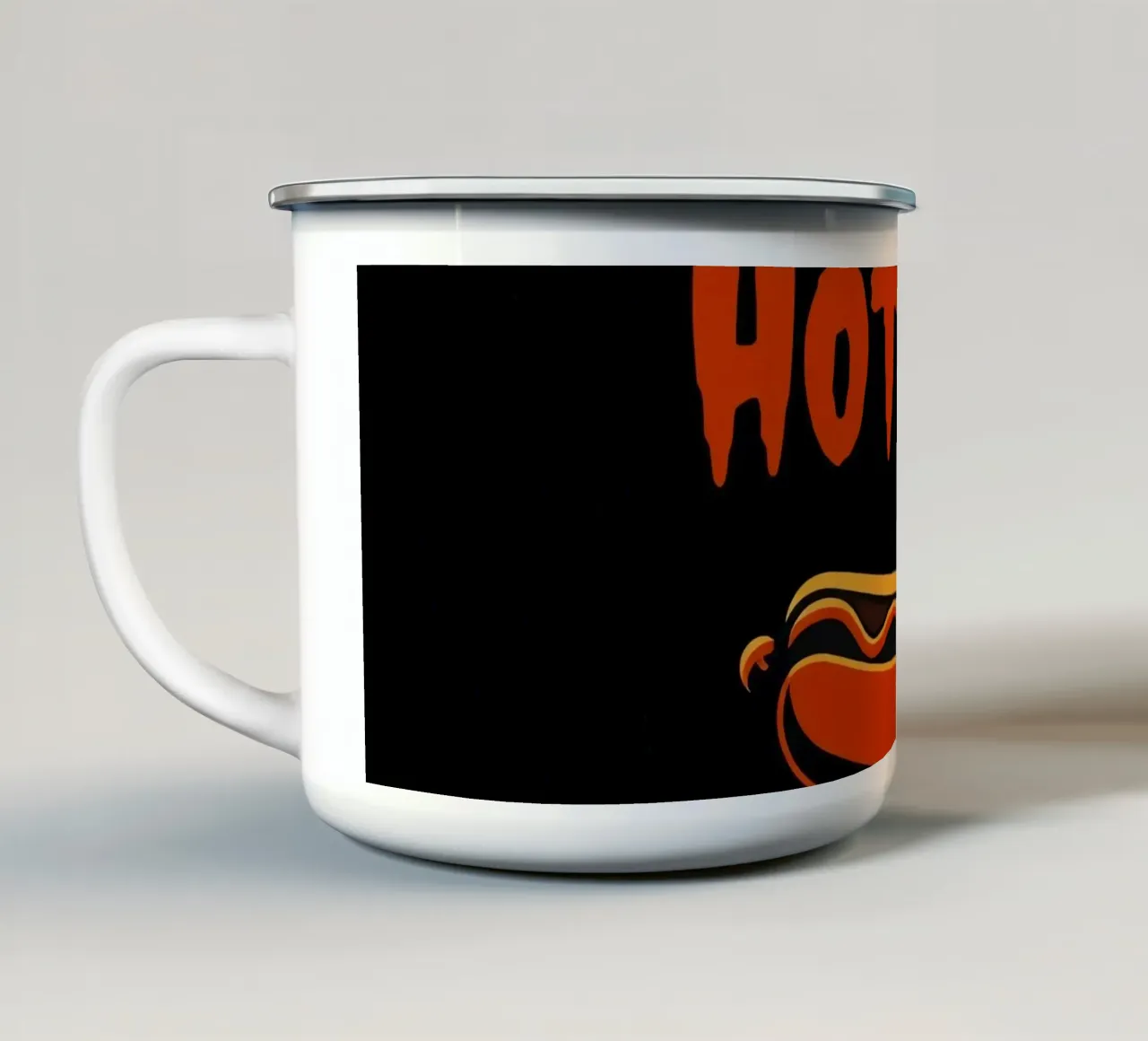 Design grafico di hot dog con lettere in grassetto e colori vivaci tazza in smalto da DesignDoodle