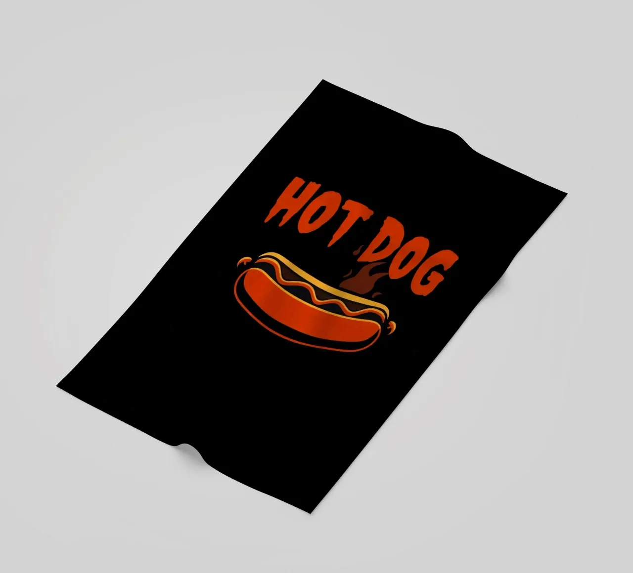 Design grafico di hot dog con lettere in grassetto e colori vivaci telo mare da DesignDoodle