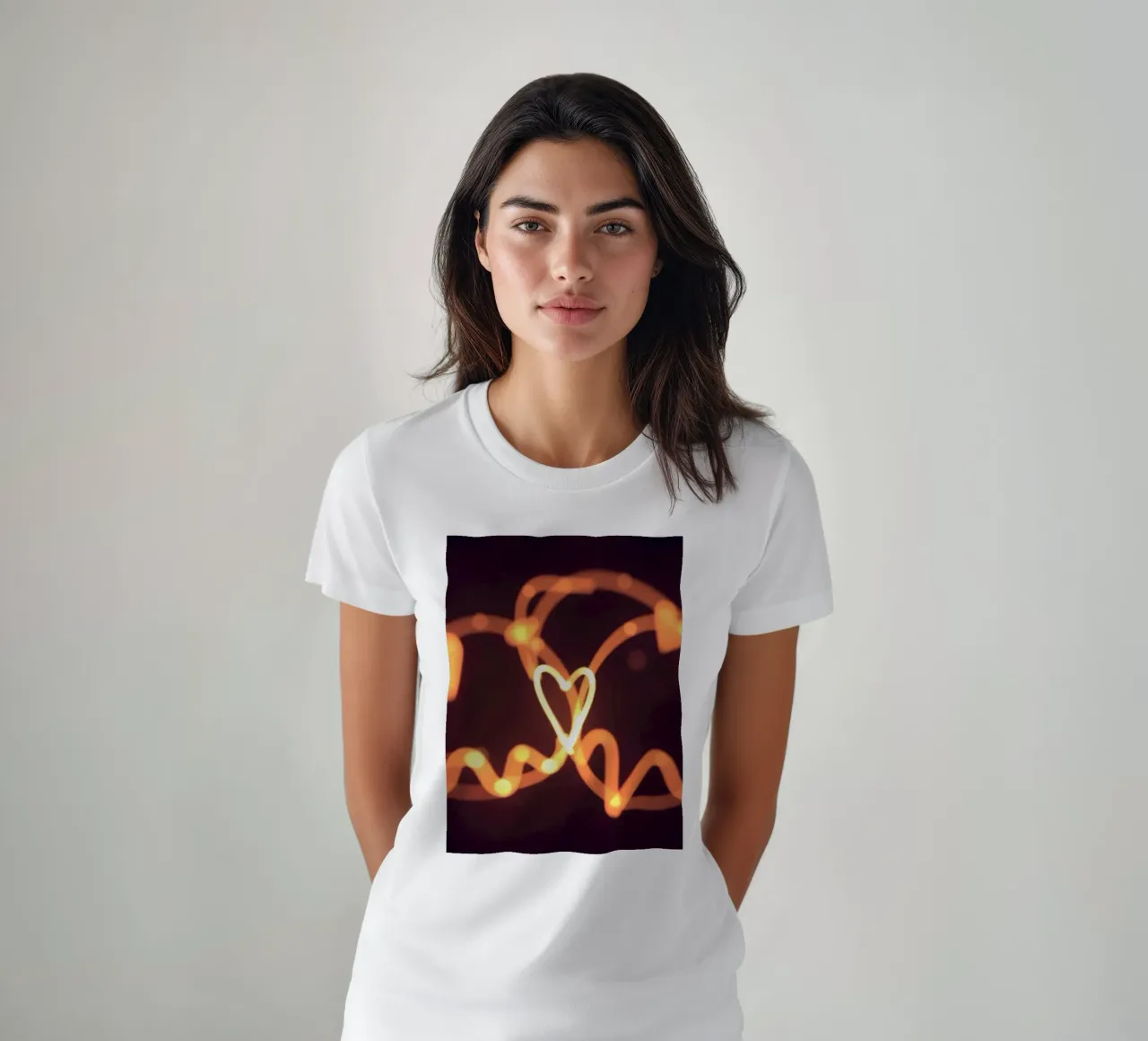 light art con cuori luminosi e forme stravaganti t-shirt da DesignDoodle