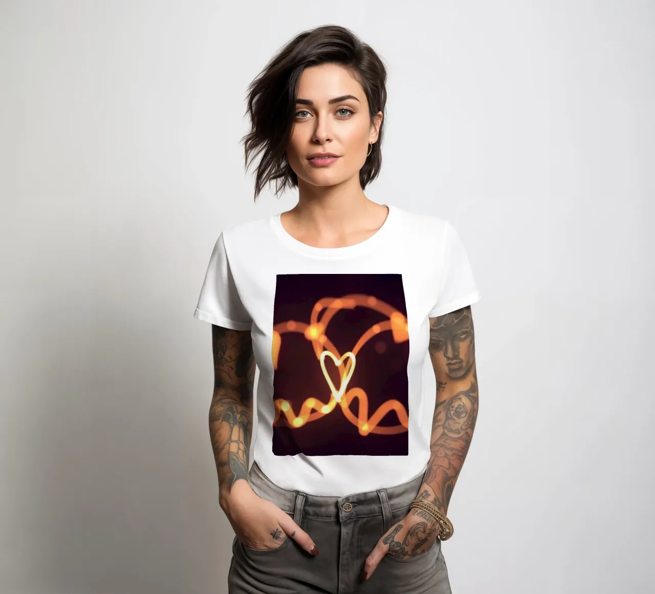 light art con cuori luminosi e forme stravaganti t-shirt da donna da DesignDoodle
