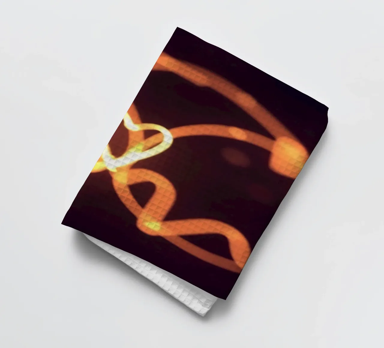 art lumineux avec des cœurs lumineux et des formes fantaisistes torchon de DesignDoodle