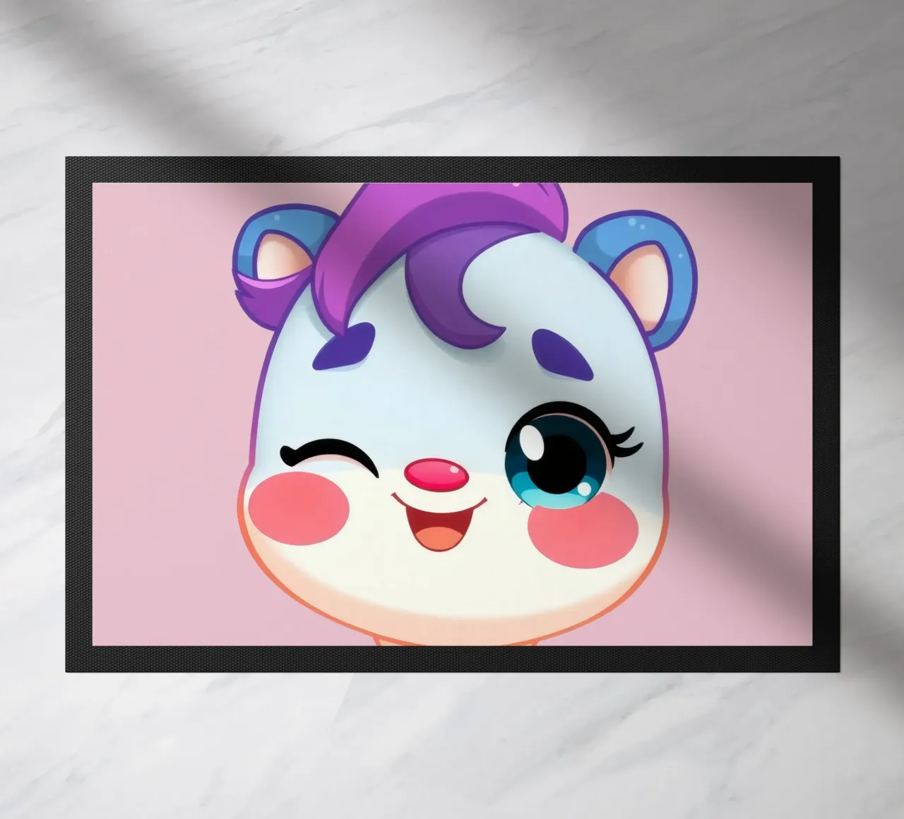 Simpatico personaggio dei cartoni animati con un'espressione felice e colorata zerbino da DesignDoodle